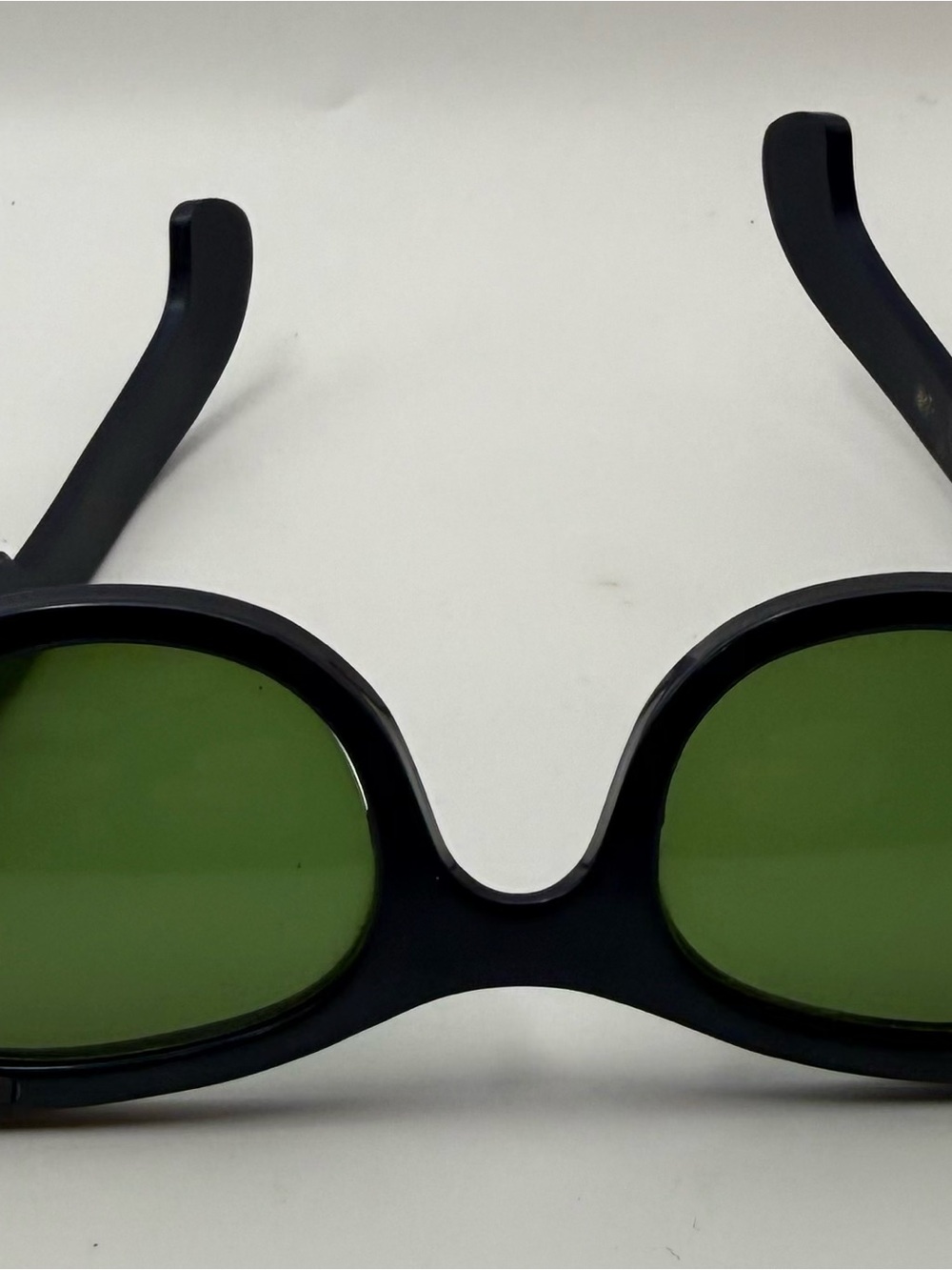 Vintage Polaroid Cool Ray
Sunglasses Blue Frame White
Decor Green Lens Cut Outs